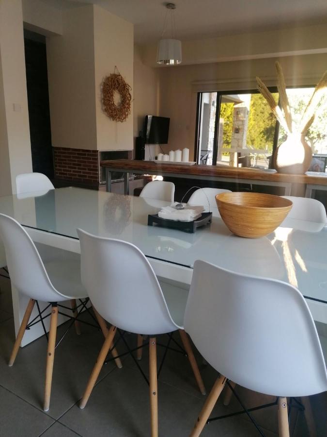 Villa Angela Dhrousha Bagian luar foto