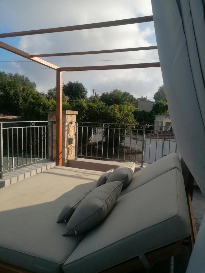Villa Angela Dhrousha Bagian luar foto