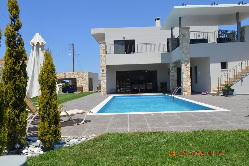 Villa Angela Dhrousha Bagian luar foto